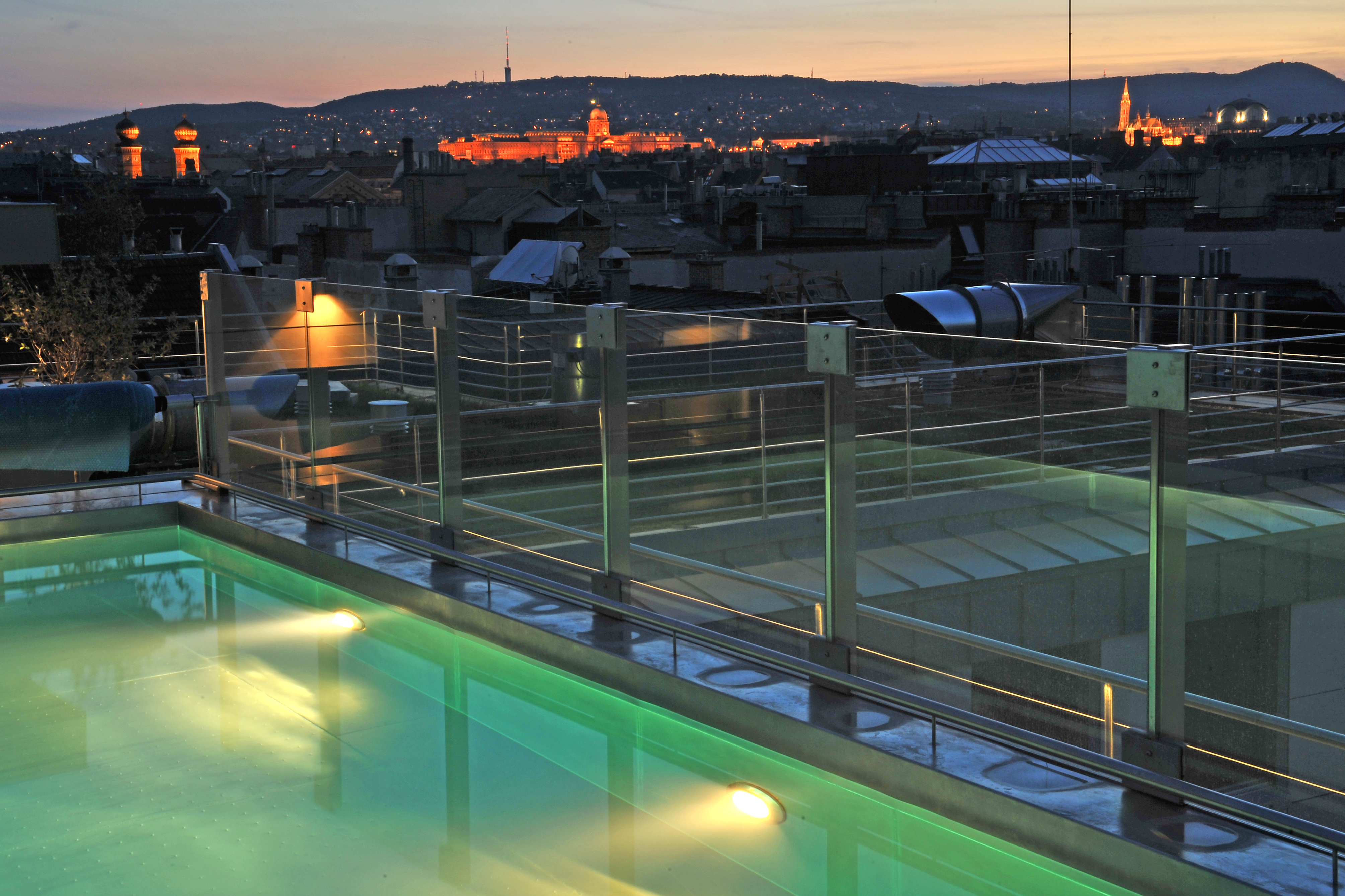 Continental Hotel Zara - Rooftop Pool
