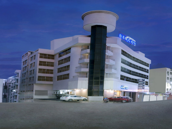 Surat Central Beacon Hotel (Sūrat)