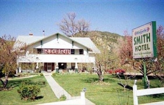 SMITH HOTEL BED AND BREAKFAST (Glendale)