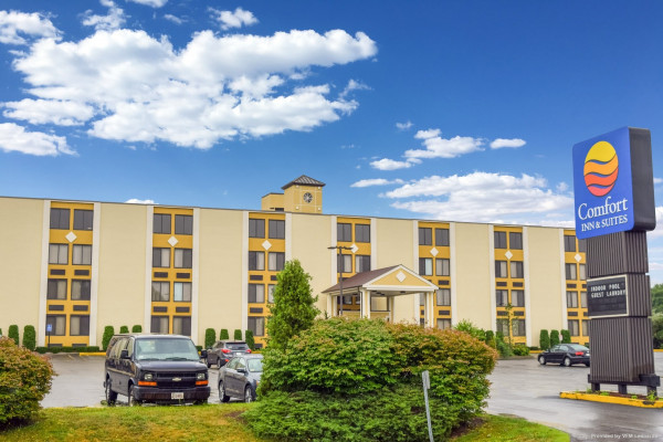 Comfort Inn and Suites Fall River