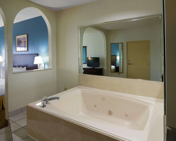 Quality Inn & Suites Hwy 290 - Brookhollow (Houston)