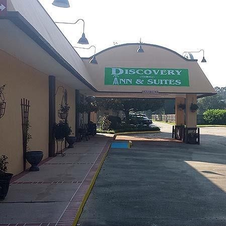 DISCOVERY INN AND SUITES (Lafayette)