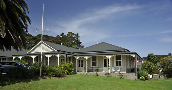 Flagstaff Lodge (Russell                            )