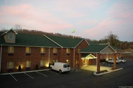 Mountain Inn And Suites Airport (Hendersonville)