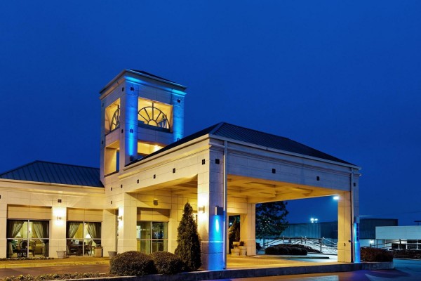 Hotel Express & Suites Huntsville - University Drive