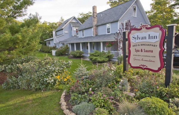 The Sylvan Inn (Glen Arbor)
