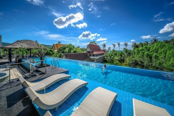 Andaman Beach Suites Hotel (Phuket Stadt)
