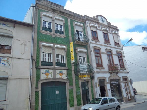 Residencia Vale Formoso B&B and Parking (Porto)