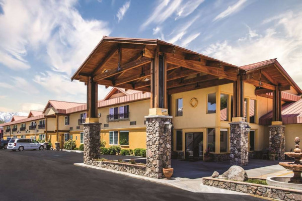 an Ascend Hotel Collection Member Cielo Hotel Bishop-Mammoth 