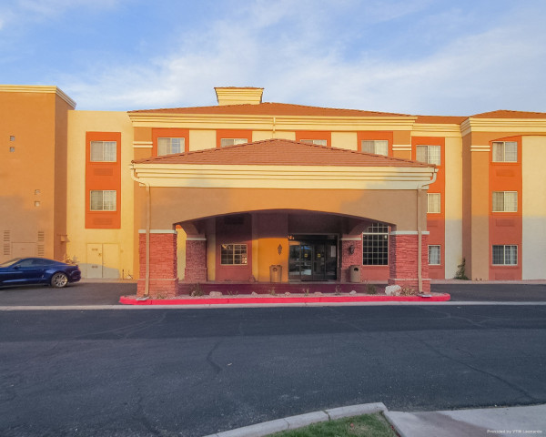 Comfort Inn and Suites North Glendale -