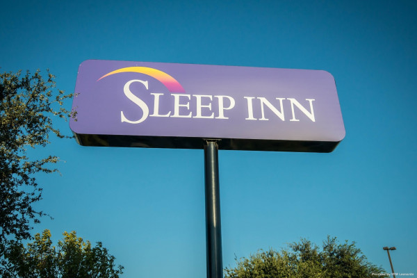 Clarion Inn & Suites DFW North (Irving)