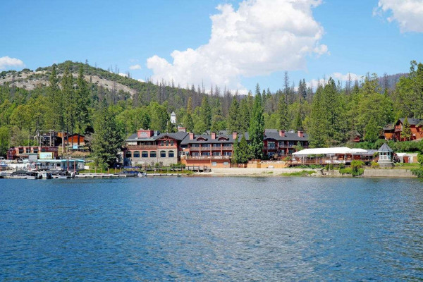Hotel The Pines Resort (Bass Lake)