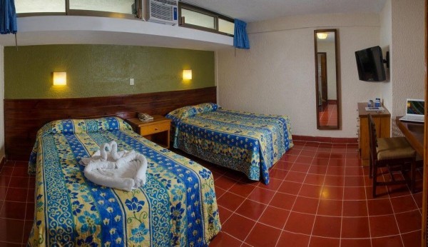 HOTEL SUITES COLONIAL (Cozumel)