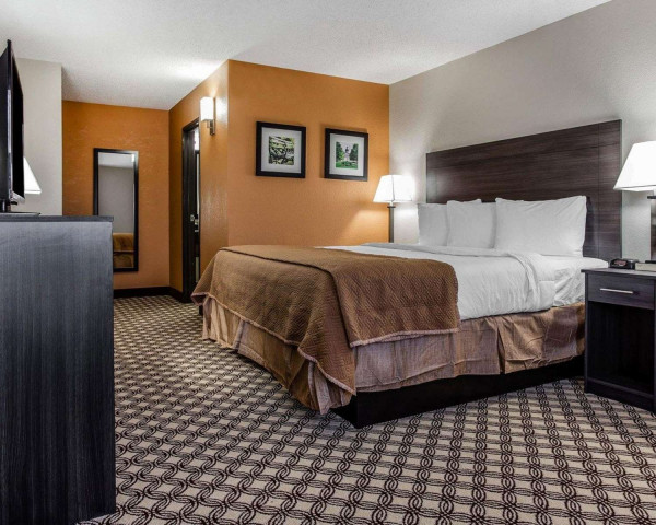 Quality Inn and Suites Columbia (Seven Oaks)