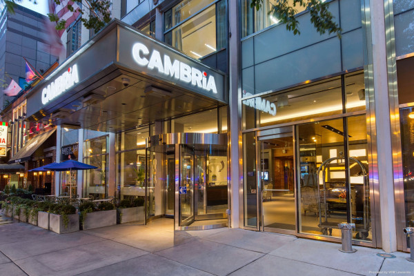 Cambria Hotel Chicago Mag Mile