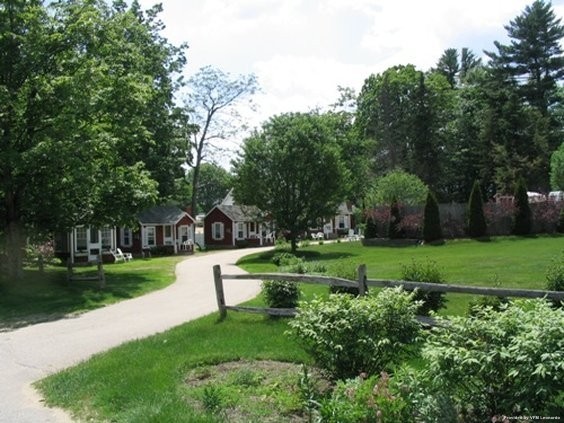 OLD RED INN AND COTTAGES (Albany)