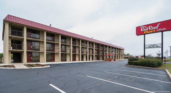 Hotel Red Roof PLUS Huntsville-Madison