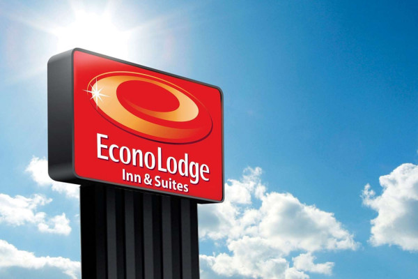 Econo Lodge Inn and Suites Yuma