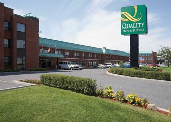 Quality Inn & Suites P.E. Trudeau Airport (Dorval)