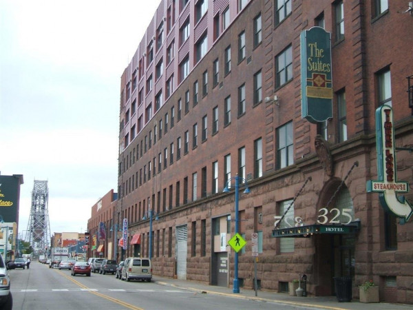 THE SUITES HOTEL AT WATERFRONT PLAZA (Duluth)