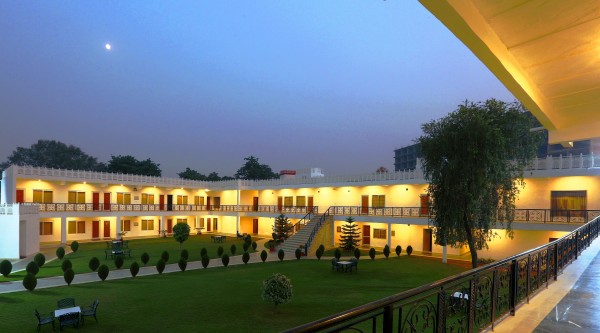 Aapno Ghar Resort (Gurgaon)