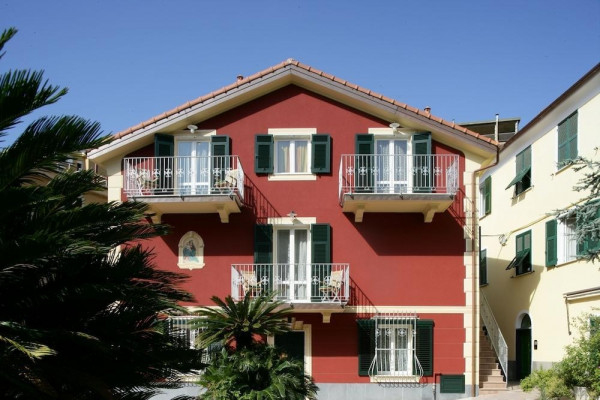 Appartamenti In Piazzetta (Deiva Marina)