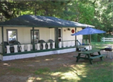 PERRYS MOTEL AND COTTAGES (Lower Bartlett)