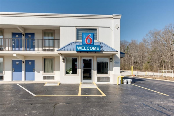 MOTEL 6 INDIANAPOLIS NORTH EAST (Lawnville)