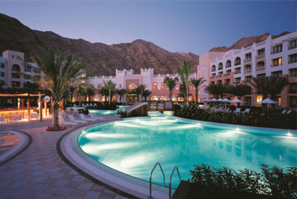 Shangri-La`s Barr Al Jissah Resort & Spa Al Waha Hotel (Muscat  )