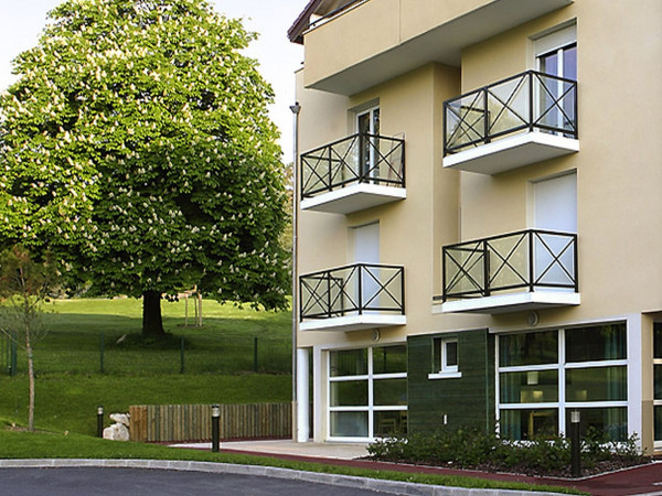 Zenitude Hôtel - Résidence L'Orée du Parc (Divonne-les-Bains)