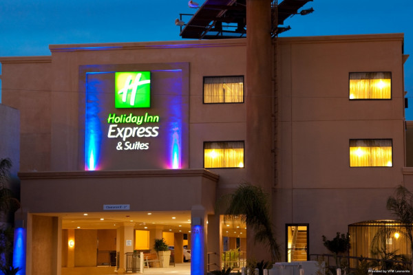 Holiday Inn Express & Suites WOODLAND HILLS (Kalifornien)