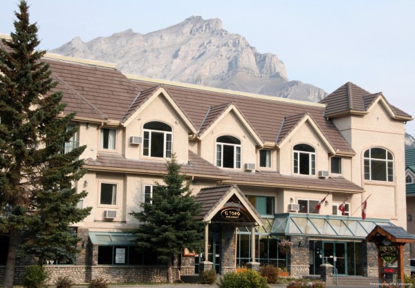 Irwins Mountain Inn (Banff)