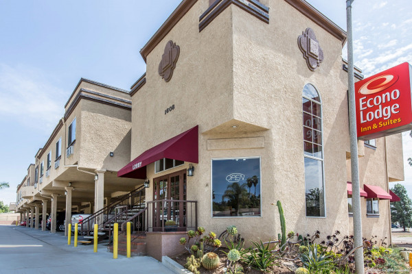Econo Lodge Inn and Suites Fallbrook Dow