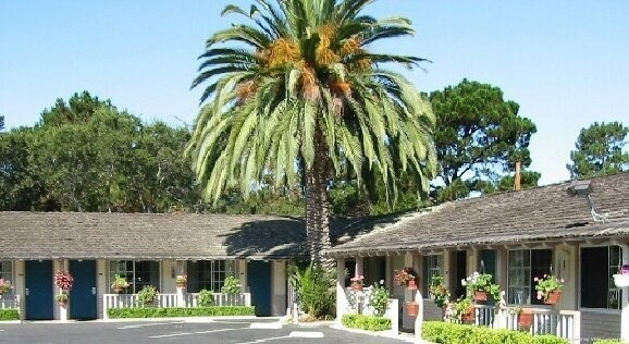 PADRE OAKS HOTEL (Monterey)