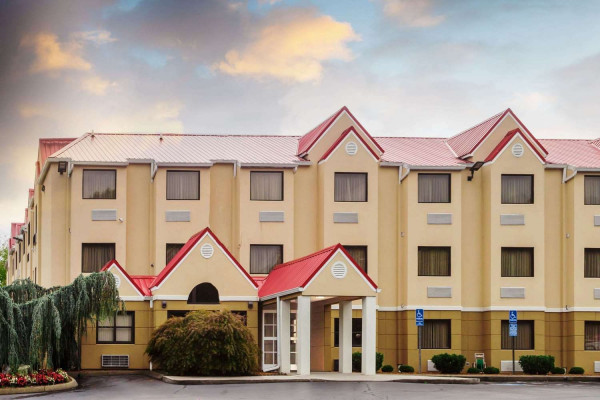 MICROTEL INN & SUITES BY WYNDH (Knoxville)