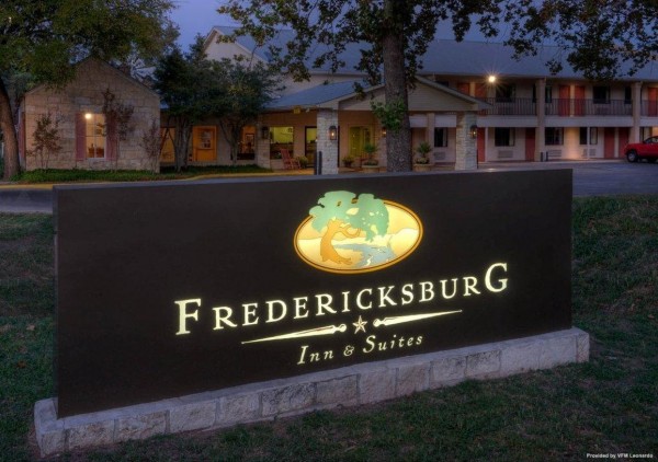 FREDERICKSBURG INN AND SUITES (Fredericksburg)