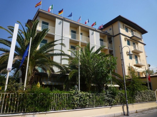 Hotel Riva (Pietrasanta)