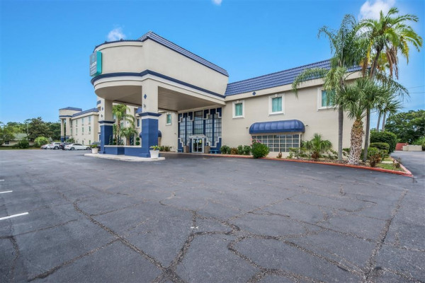 Clarion Inn and Suites Clearwater