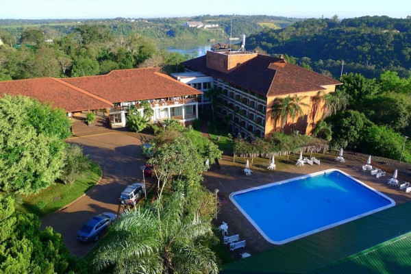 Raíces Esturión Hotel (Puerto Iguazú)