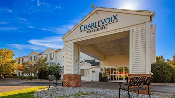 Charlevoix Inn & Suites Charlevoix