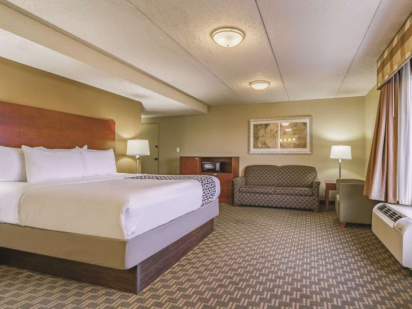 La Quinta Inn & Suites Cleveland Airport West (North Olmsted)