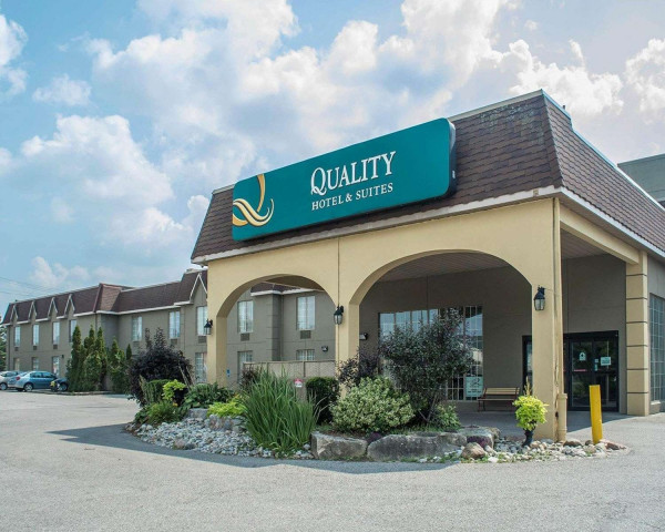 Quality Hotel and Suites (Woodstock)